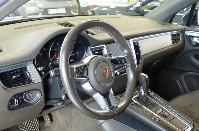 Porsche Macan cena 149999 przebieg: 182000, rok produkcji 2016 z Ropczyce małe 277